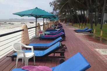 هتل Bamburi Beach