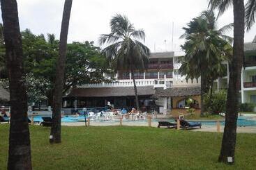 هتل Bamburi Beach