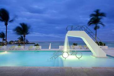 هتل Couples Tower Isle