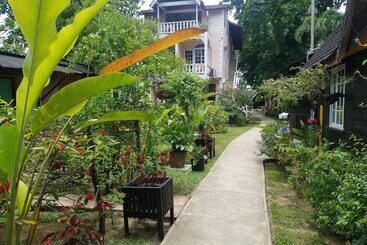 هتل Firefly Beach Cottages