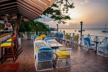 هتل Hibiscus Lodge
