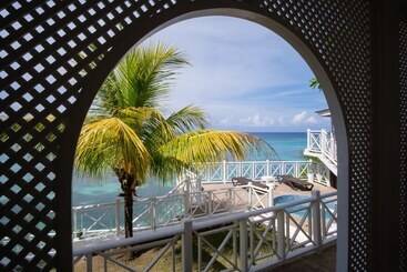 هتل Hibiscus Lodge