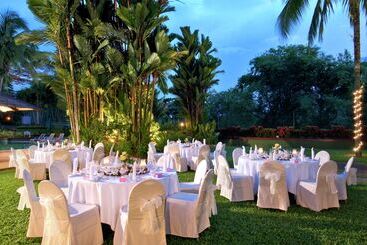 هتل Hilton Kuching