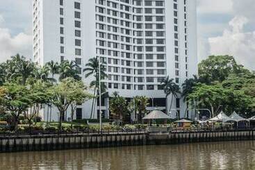 هتل Hilton Kuching
