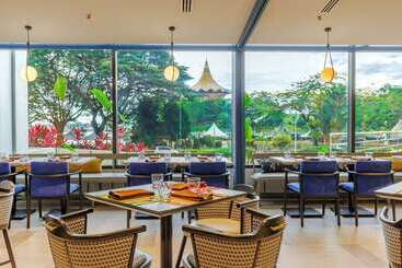 هتل Hilton Kuching