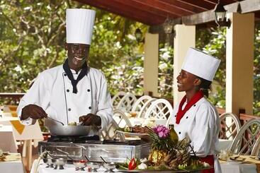 هتل Neptune Beach Resort   All Inclusive