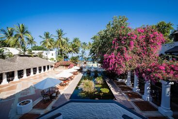 هتل Serena Beach Resort & Spa