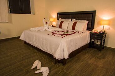 هتل Best Western Plus Posada De Don Vasco