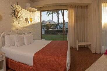 Cabo Blanco Hotel And Marina