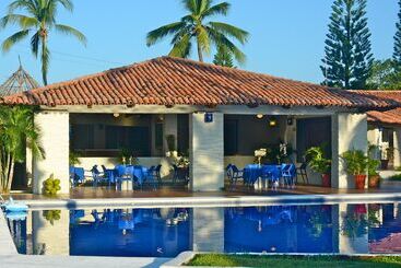 Cabo Blanco Hotel And Marina