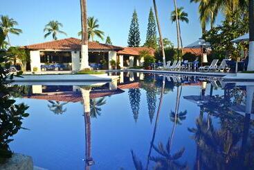 Cabo Blanco Hotel And Marina