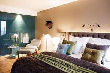 Clarion Hotel The Hub