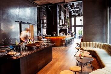 Clarion Hotel The Hub