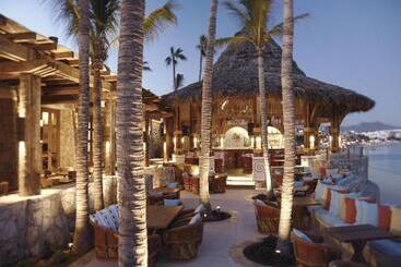 هتل Hacienda Beach Club & Residences