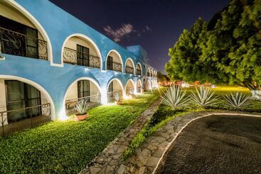 هتل Hacienda Inn