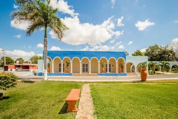 هتل Hacienda Inn