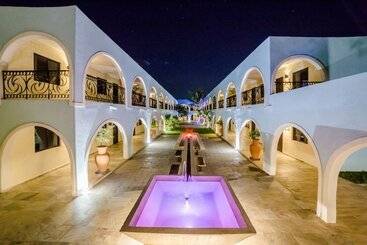 هتل Hacienda Inn