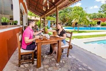 هتل Hacienda Inn