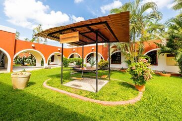 هتل Hacienda Inn