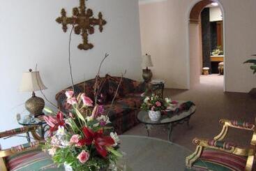 هتل Mansion Del Cupatitzio