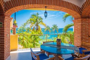 Marboka Hotel & Suites