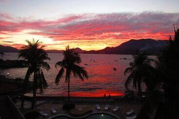 هتل Playa De Santiago