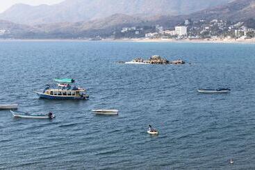 هتل Playa De Santiago