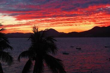 هتل Playa De Santiago