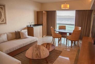 هتل Sheraton Buganvilias Resort & Convention Center