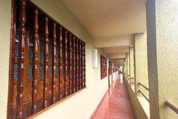 هتل Suites Colonial