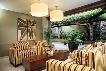 هتل Suites Colonial