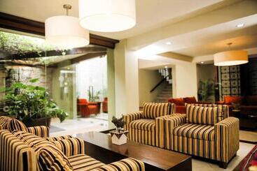 هتل Suites Colonial