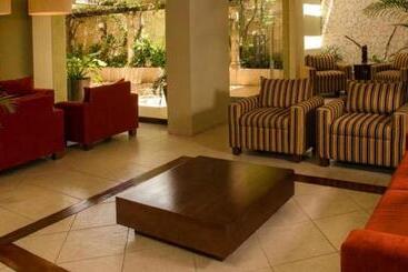 هتل Suites Colonial