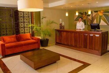 هتل Suites Colonial