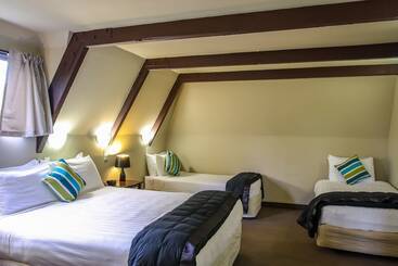 هتل Camelot Motor Lodge