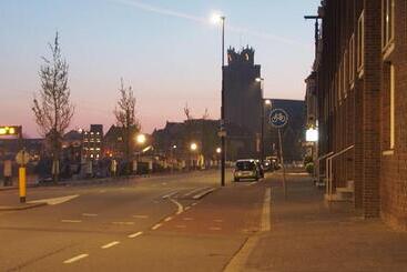 هتل Dordrecht