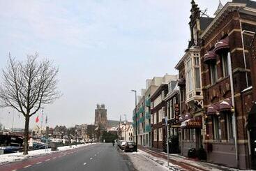 هتل Dordrecht