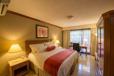 هتل Globales Camino Real Managua