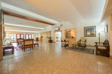 هتل Globales Camino Real Managua