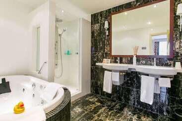 Golden Tulip Hotel Central