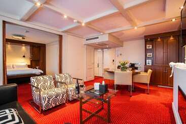 Golden Tulip Hotel Central