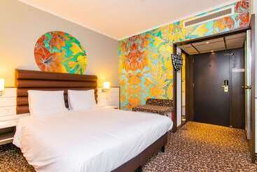 Golden Tulip Hotel Central