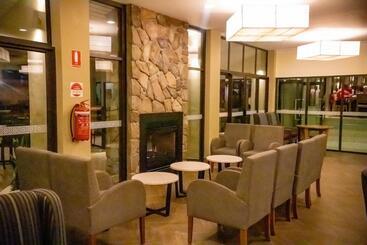 Highlander Hotel & Apartments