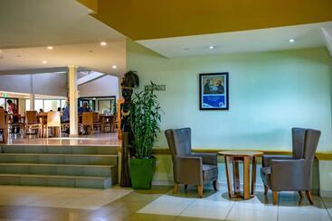 Highlander Hotel & Apartments