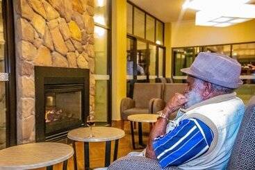 Highlander Hotel & Apartments