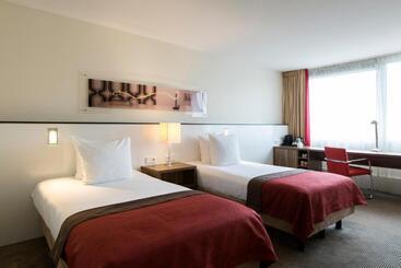 هتل Holiday Inn Eindhoven Centre, An Ihg