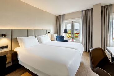 هتل NH Amsterdam Schiller
