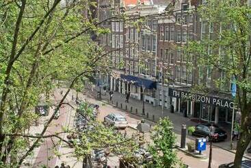 هتل Prins Hendrik