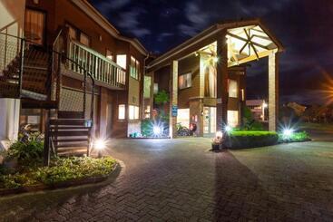 Cascades Lakefront Motel