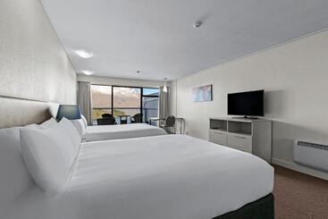 Copthorne Hotel & Apartments Queenstown Lakeview
